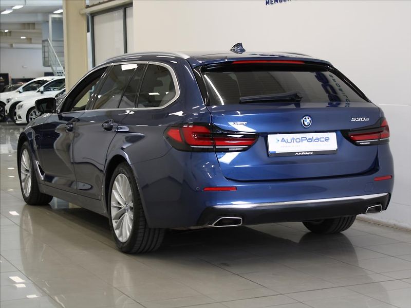 BMW Řada 5 530e xDrive Luxury Pano.ČR   2 - fotka 3 z 28