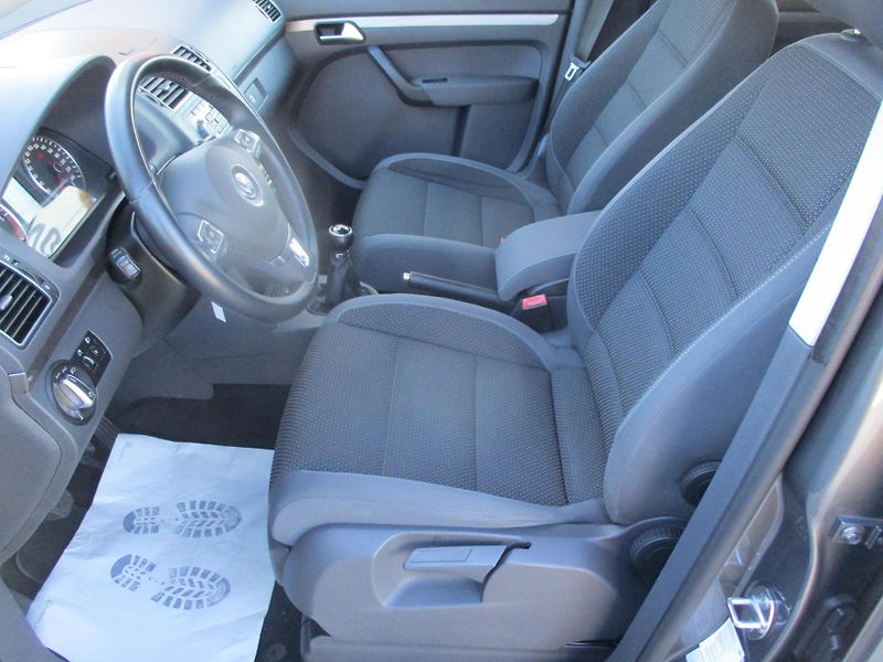 Volkswagen Touran 1,6 TDi CL BlueMotion*TAŽ.ZAŘ. - fotka 14 z 46