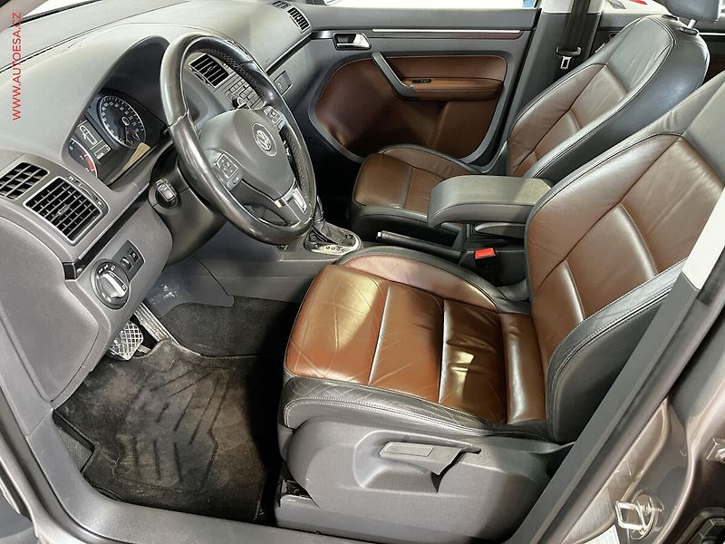 Volkswagen Touran (2011) 1.4 TSi, Highline, DSG, kůže - fotka 9 z 17