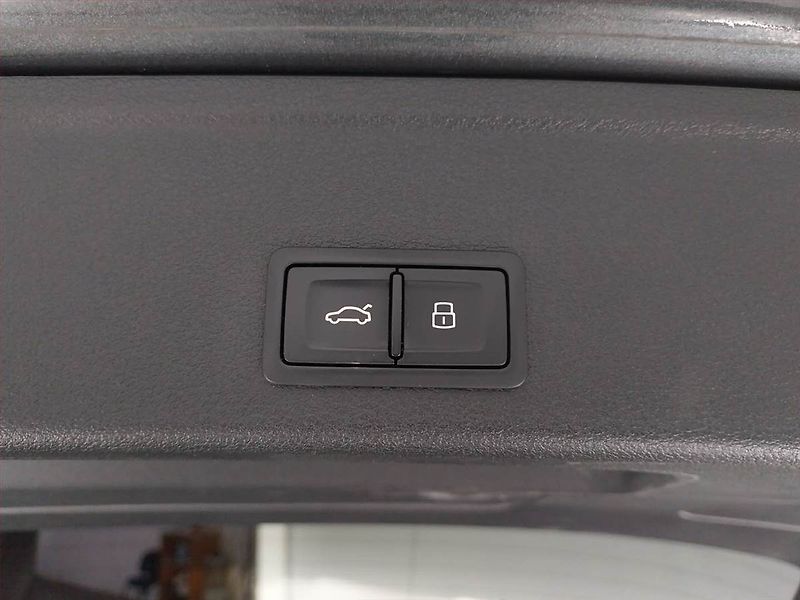 Audi A4 (2016) S-Line 2.0 TDI, 4X4, Automat - fotka 16 z 23