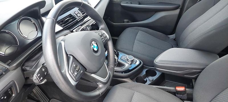 BMW Řada 2 (2021) 216d Gran Tourer - fotka 6 z 19