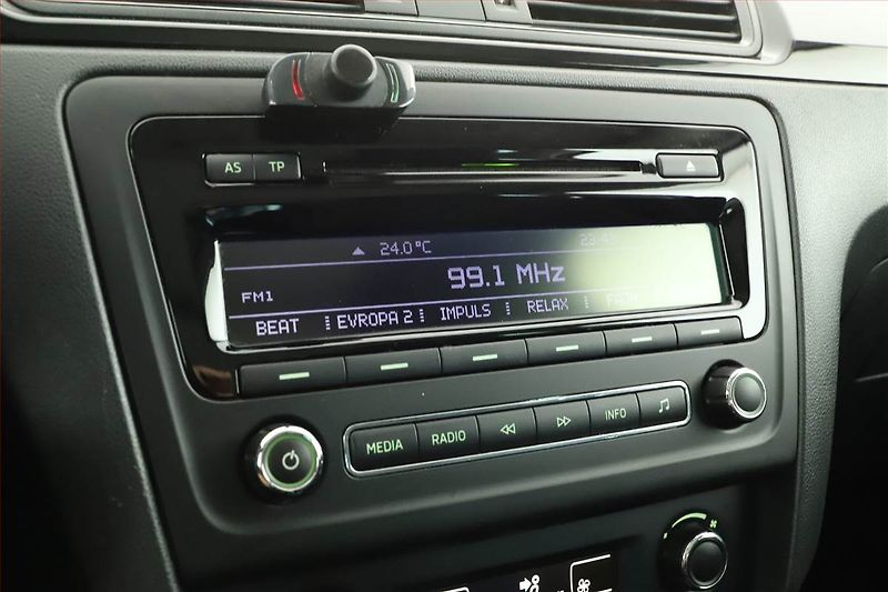 Škoda Rapid (2015) Spaceback 1.2 TSI, Tempomat - fotka 9 z 15