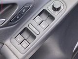 Volkswagen Golf (2010) 1.6 TDi, ČR, Trendline, AC - náhled 11