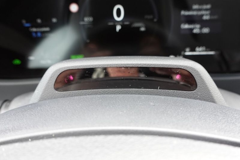 Lexus UX 300h UX300h 2,0 HEV Business Tech - fotka 28 z 34