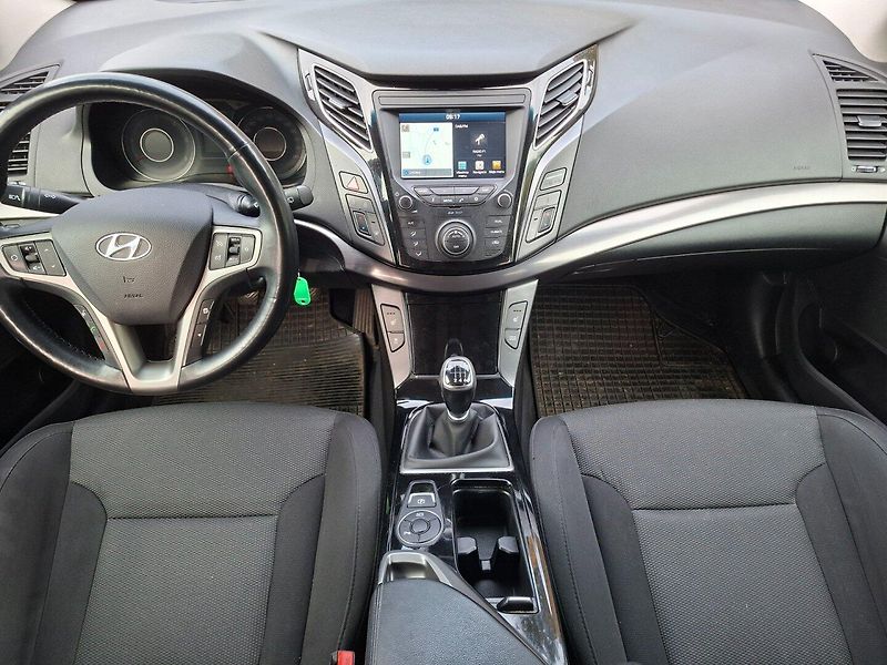 Hyundai i40 (2018) SW 1.7CRDi 104kW -ČR-KAMERA - fotka 11 z 38