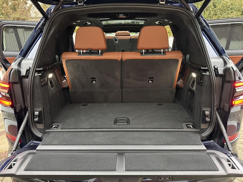 BMW X7 40i-INDIVID-MASÁŽE-R22-TAŽ. - fotka 41 z 47