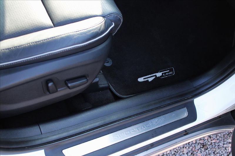 Kia Sportage 1,6 T-GDi 130kW 4x4 GT-line - fotka 29 z 45