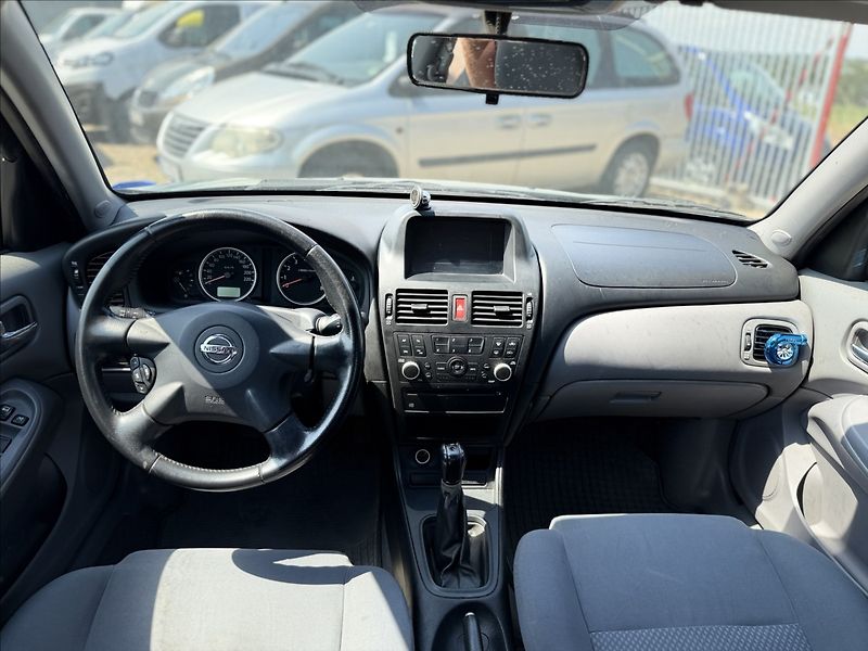 Nissan Almera 1,8 i - fotka 14 z 21