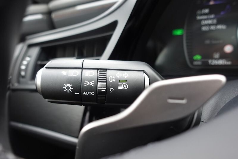 Lexus ES 300h ES300h Business Edition - fotka 29 z 37