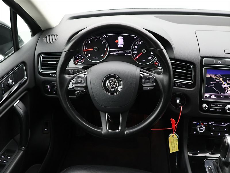 Volkswagen Touareg 3,0 TDI DSG 4M Exclusive 1.Maj - fotka 17 z 31