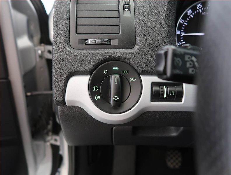 Škoda Octavia (2010) 2.0 TDI, Serv.kniha, Xenony - fotka 17 z 19