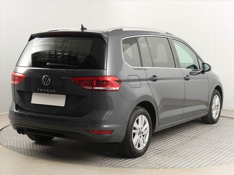 Volkswagen Touran (2023) 2.0 TDI - fotka 5 z 18