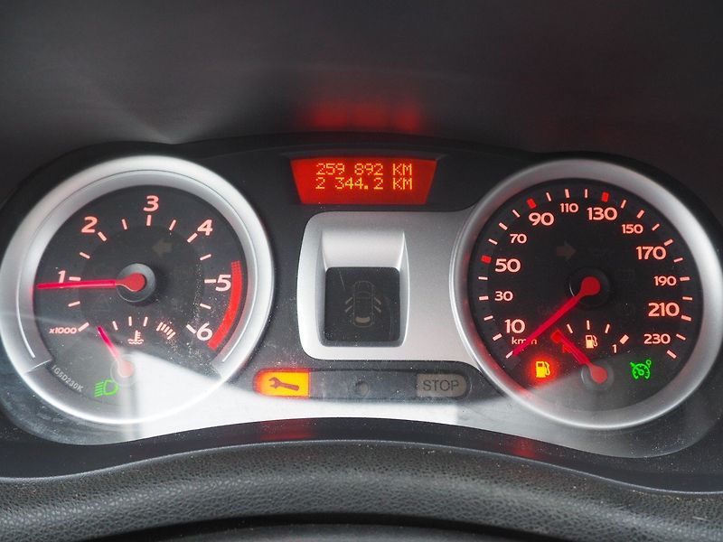 Renault Clio (2008) 1.5 dCi 63 kW - fotka 24 z 30