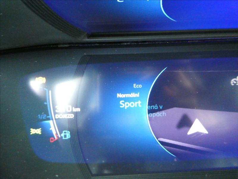 Peugeot 2008 1,2 PureTech 96kW AT8, ALLURE - fotka 38 z 49