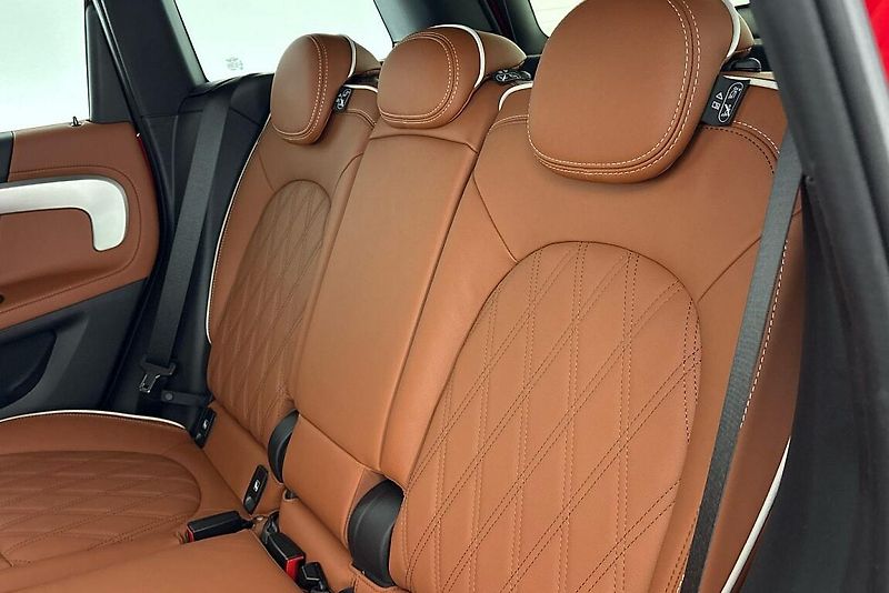 Mini Cooper S ALL4 - fotka 21 z 25