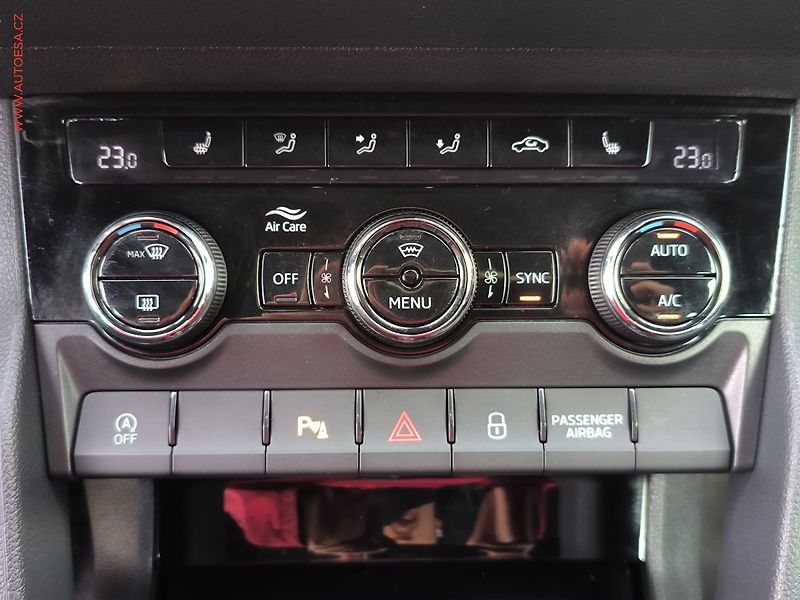 Škoda Karoq (2019) 2.0 TDi 4x4, ČR, SportLine - fotka 17 z 26