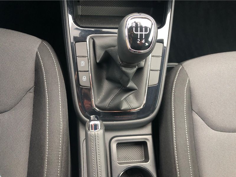 Škoda Fabia 1.0 MPi Selection - fotka 23 z 29