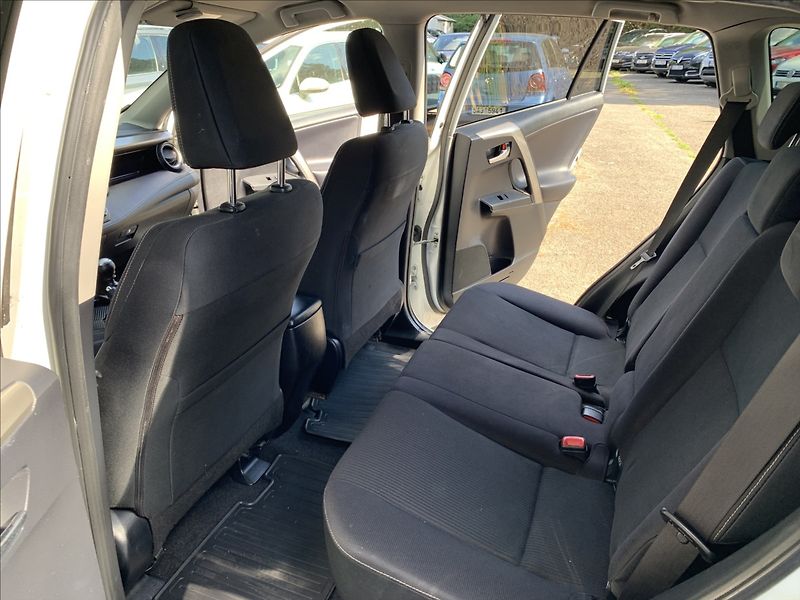 Toyota RAV4 2,2 D-4D AWD,ČR - fotka 22 z 25
