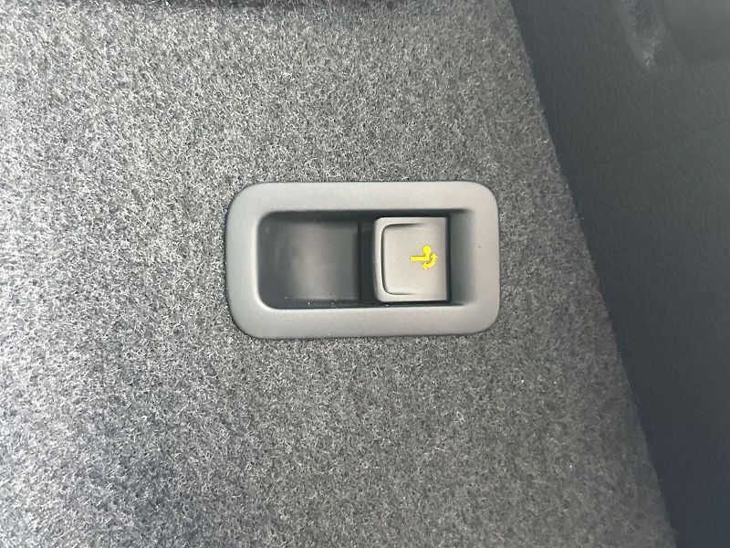 Škoda Karoq (2025) 2.0 TDI 4x4 DSG Sportline - fotka 28 z 36