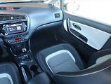 Kia Ceed (2018) Gold 1.6 GDI, Serv.kniha, Navi - náhled 8