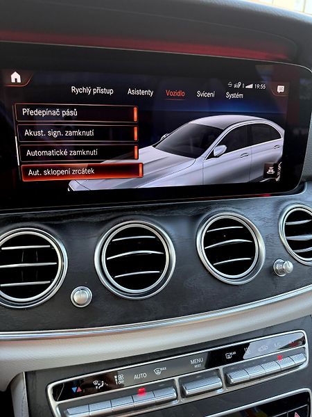 Mercedes-Benz Třídy E (2020) 4MATIC, AMG Line, původ ČR - fotka 22 z 24