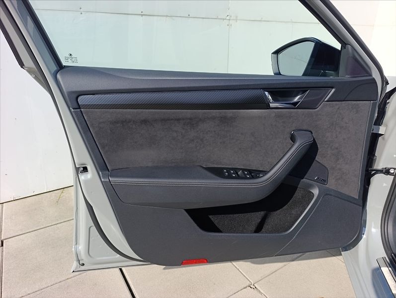 Škoda Superb 2,0 TDi DSG 4x4 Tažné 1maj.,ČR - fotka 12 z 46