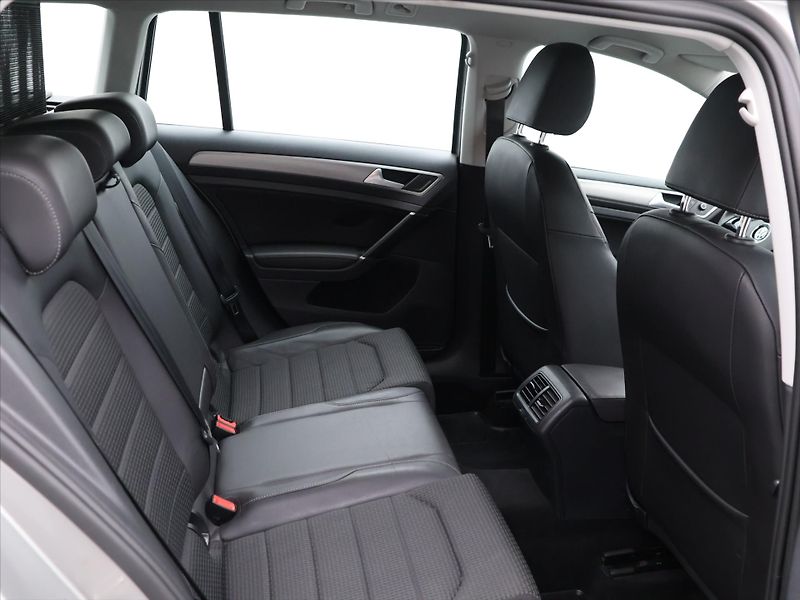 Volkswagen Golf 2.0 TDI 110kW Comfortline - fotka 13 z 30