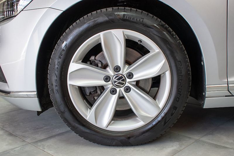 Volkswagen Passat 2.0 TDI ELEGANCE*ACC*ČR*1.MAJ - fotka 38 z 40