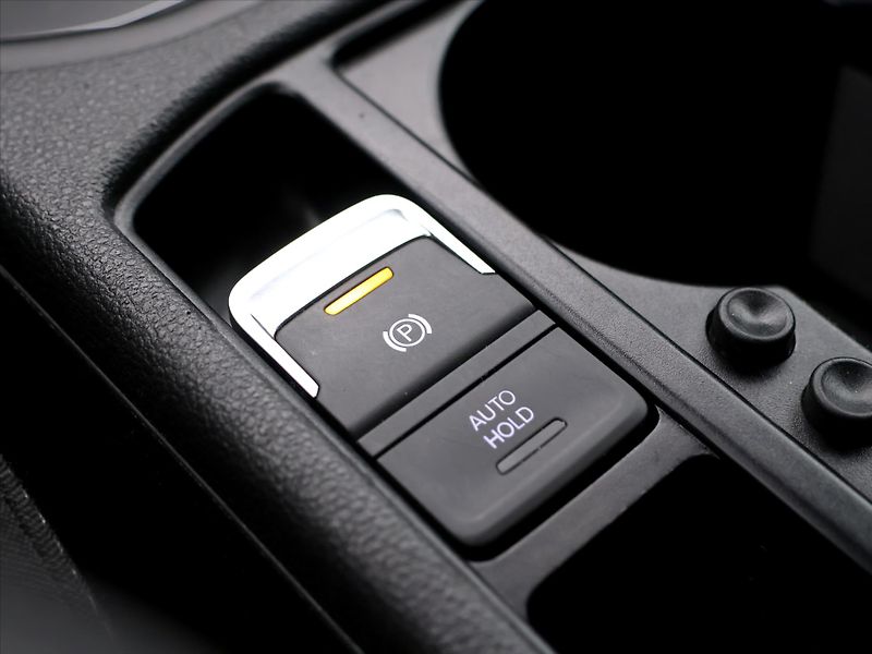 Volkswagen Touran 1,5 TSI 110kW DSG Matrix DPH - fotka 25 z 34