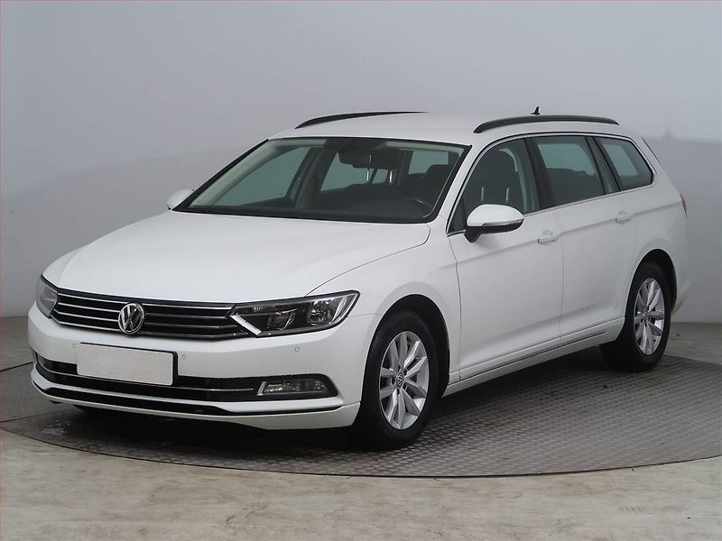 Volkswagen Passat (2015) Comfortline 2.0 TDI, Automat - fotka 2 z 12