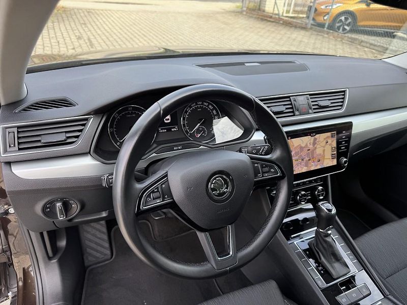 Škoda Superb 2.0 TDI 110 kW DSG, navigace - fotka 12 z 18