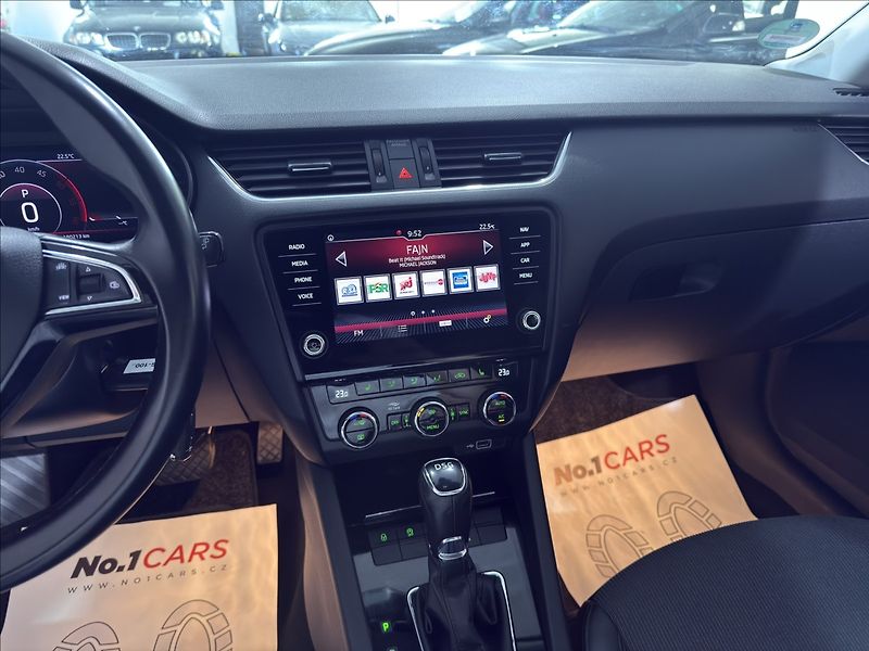 Škoda Octavia 1,6   TDI DSG STYLE+ VIRTU ACC - fotka 18 z 43