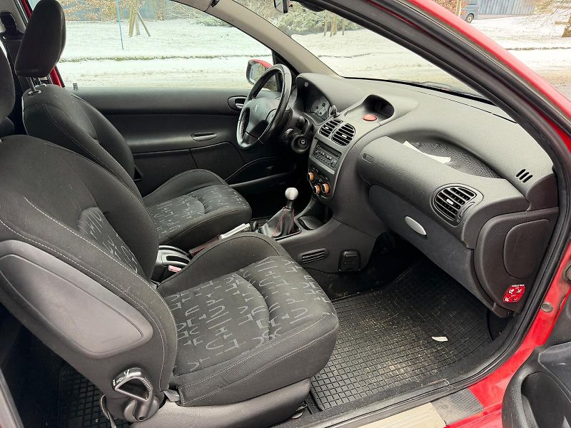 Peugeot 206 1,4i / 55 kW / sada pneu  - fotka 16 z 21