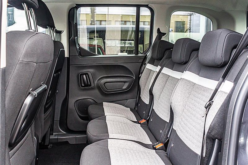 Citroën Berlingo (2026) 1,2 PLUS benzín 110k + STYL - fotka 23 z 25
