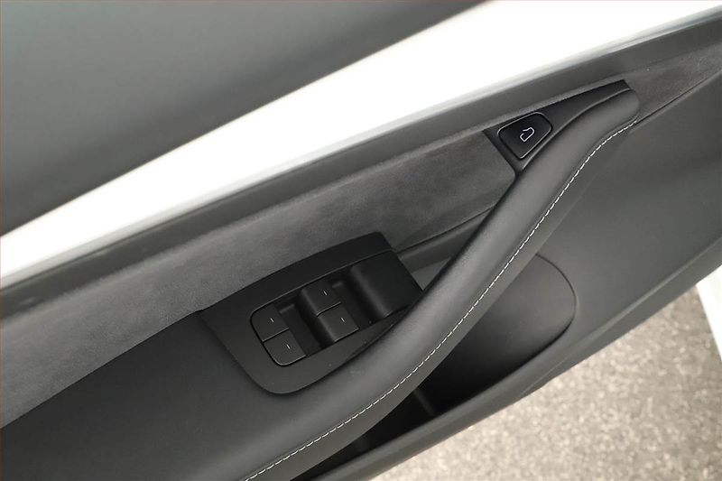 Tesla Model 3 (2021) Long Range 4WD 82kWh, SoH 82% - fotka 22 z 25