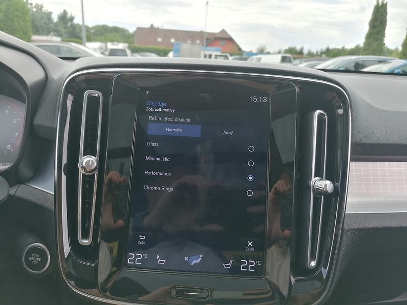 Volvo XC40 (2020) T3 Panorama,Kůže,Winter Paket - fotka 14 z 35