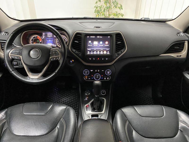 Jeep Cherokee 2.2 M-JET,A/T,4x4,1.MAJ.TZ - fotka 20 z 31