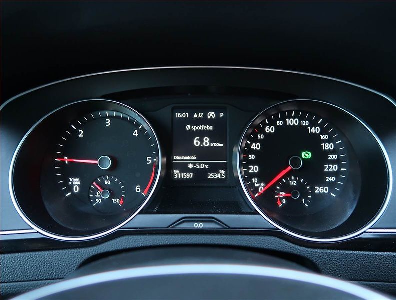 Volkswagen Passat (2017) 2.0 TDI, Automat, Serv.kniha - fotka 11 z 22