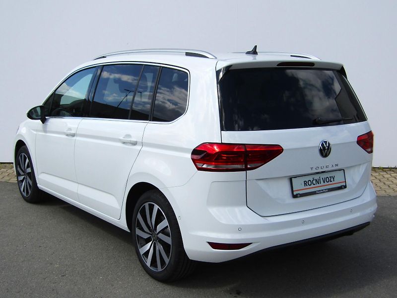 Volkswagen Touran Highline 1,5 TSI 110KW DSG - fotka 13 z 30