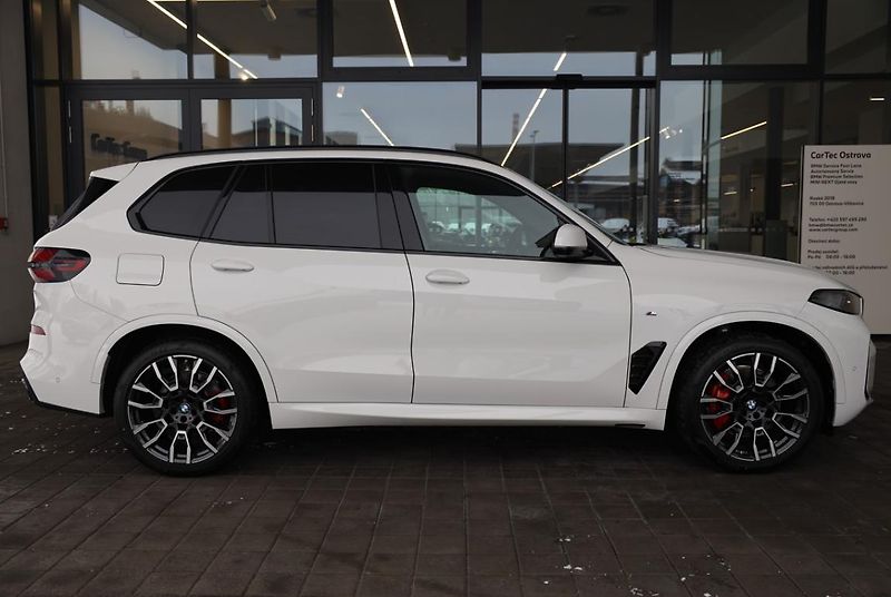 BMW X5 xDrive30d - fotka 3 z 18