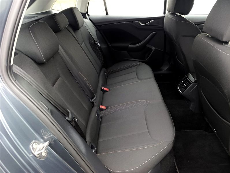 Škoda Scala 1,6 TDi DSG Ad.tempomat LED AL - fotka 24 z 36