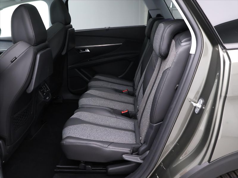 Peugeot 5008 1,2 PT 96kW Allure PANO 7-míst - fotka 14 z 33