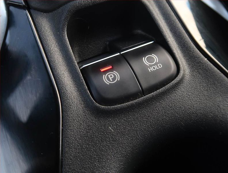 Toyota Corolla (2021) 2.0 Hybrid - fotka 20 z 27