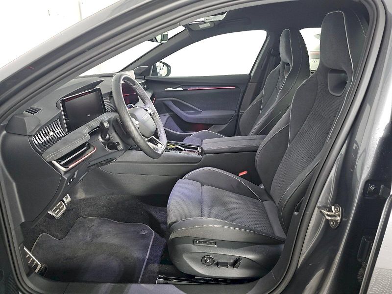 Škoda Superb (2025) 2.0TSI 195kW 4X4 Sportline TAŽ - fotka 6 z 35