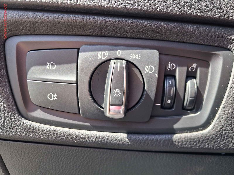 BMW Řada 1 (2017) 2.0i 120i, navi - fotka 18 z 21
