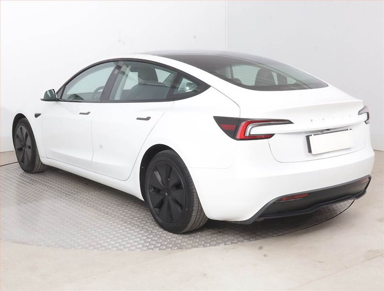 Tesla Model 3 (2023) Standard Range LFP, SoH 96% - fotka 4 z 23