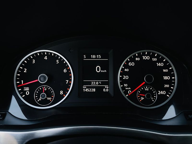 Volkswagen Tiguan 1.4TSI MANUÁL SENZORY TAŽNÉ  - fotka 39 z 45