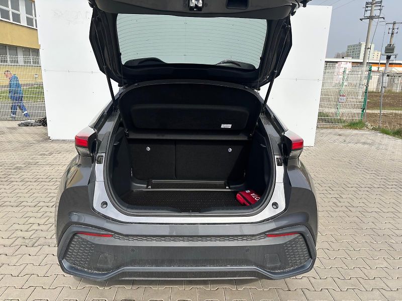 Toyota C-HR 1,8 HEV e-CVT Style - fotka 10 z 30