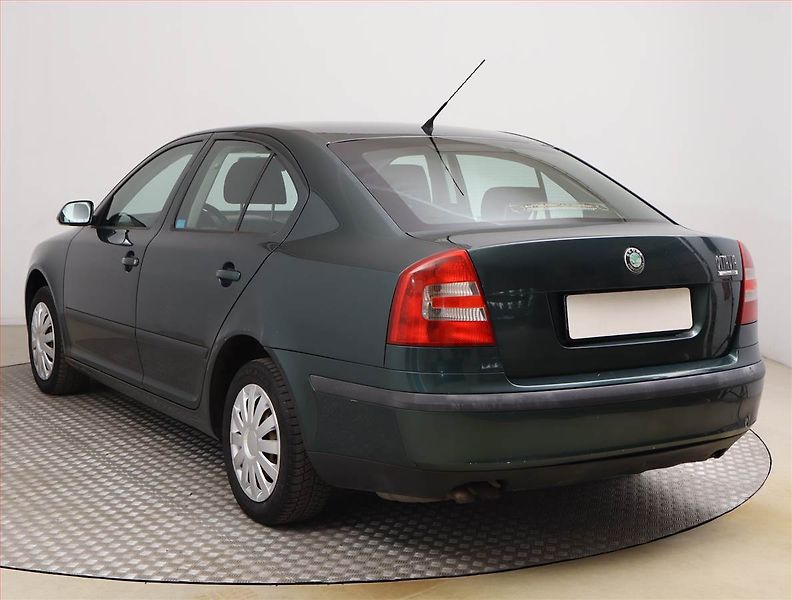 Škoda Octavia (2007) 2.0 TDI, po STK, dobrý stav - fotka 4 z 14