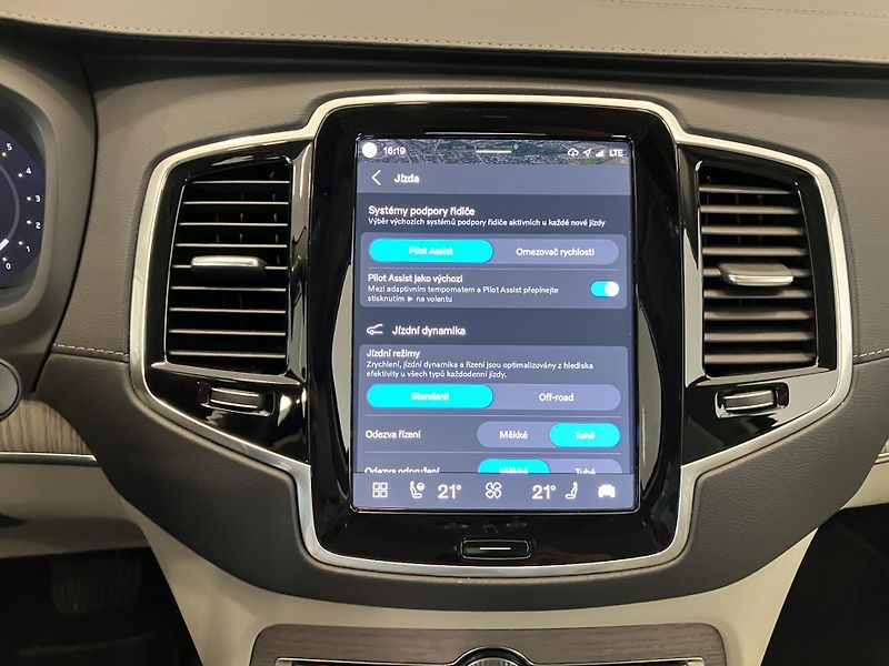 Volvo XC90 B5 AWD Ice Line Plus Dark AT8 - fotka 38 z 50